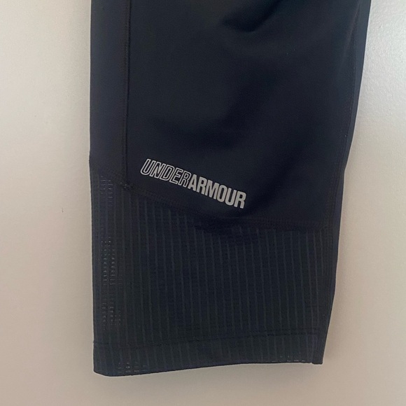 Under Armour Black‎ Athletic Capris - Picture 6 of 9